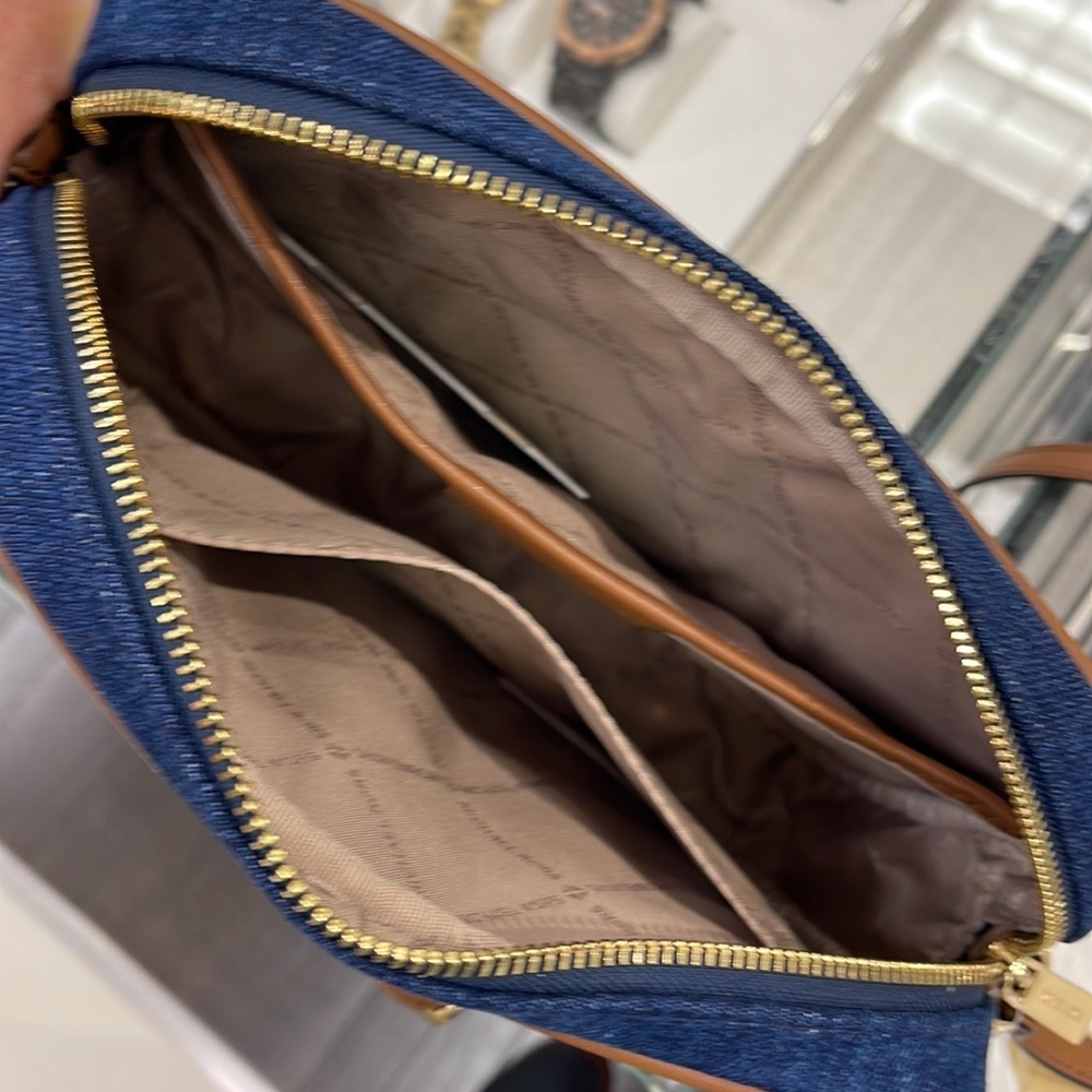 Michael Kors Jet Set Item Large East West Zip Chain Crossbody XBody
Indigo - Picture 8 of 16